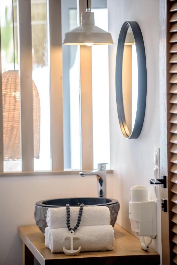 Laia Seafront Luxury Apartments Agia Pelagia Eksteriør billede
