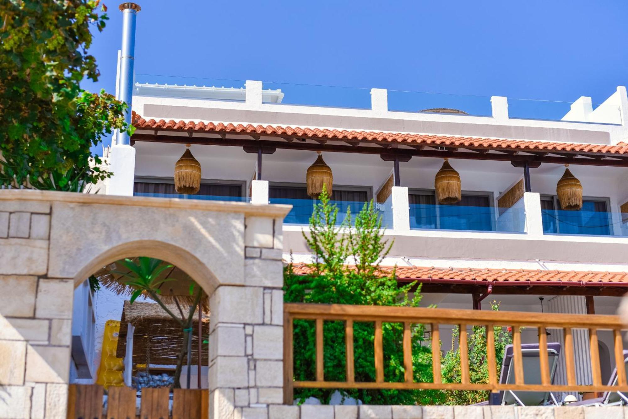 Laia Seafront Luxury Apartments Agia Pelagia Eksteriør billede