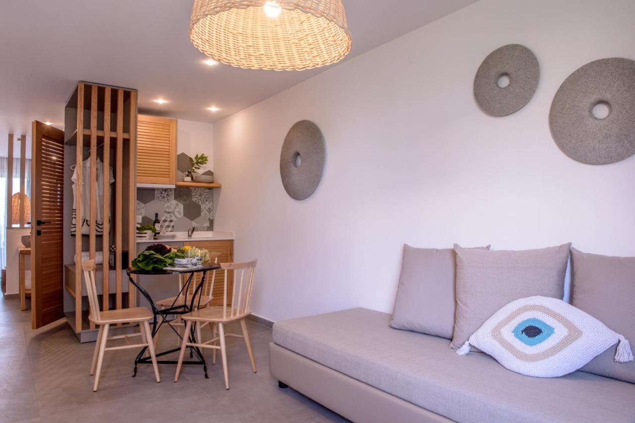 Laia Seafront Luxury Apartments Agia Pelagia Eksteriør billede