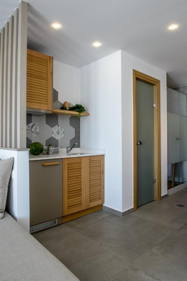 Laia Seafront Luxury Apartments Agia Pelagia Eksteriør billede